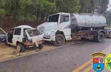 Laranjeiras - Colisão entre Fiat Uno e caminhão deixa mulher ferida na PR-565